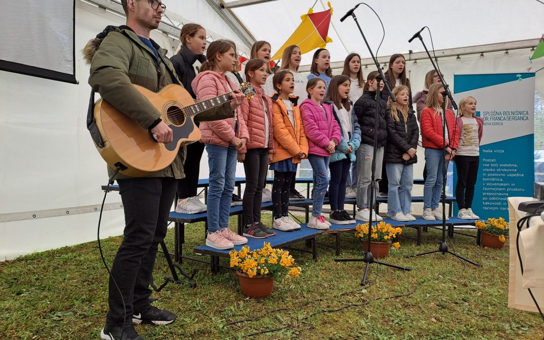 Pevski zbor sodeloval na otvoritvi rehabilitacijskega centra v Stari Gori